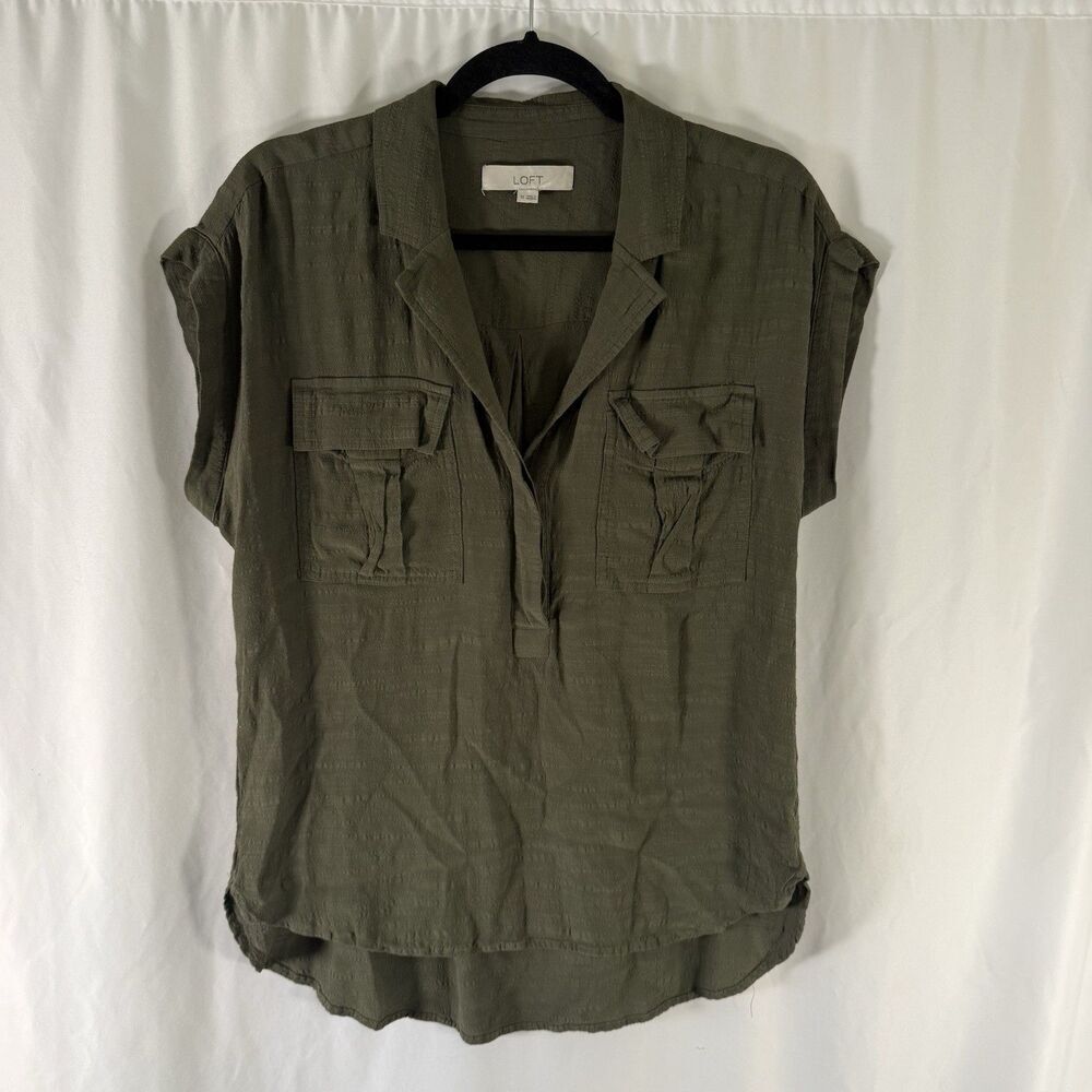 LOFT Blouse Women's XS Green Short Sleeve Collared Button Up Pockets Textured
